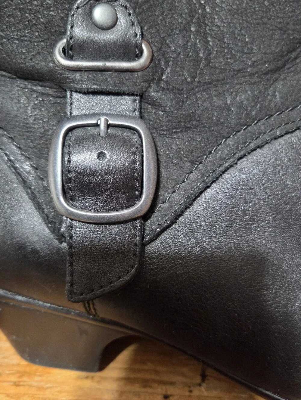 Clarks Artisan Ingalls Nile black leather and suede ankle bootie Womens 10M
